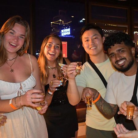 Lakeview Backpackers Hostel & Rooftop Bar Hanoi Bagian luar foto