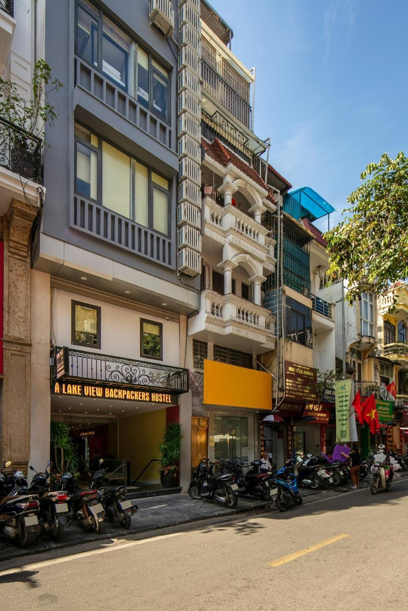 Lakeview Backpackers Hostel & Rooftop Bar Hanoi Bagian luar foto