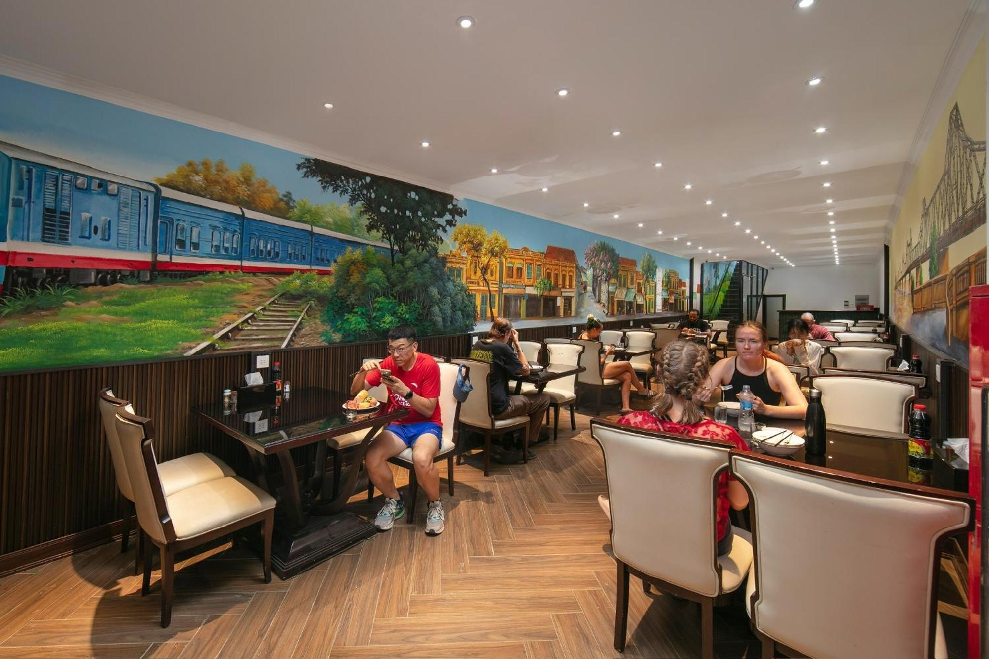 Lakeview Backpackers Hostel & Rooftop Bar Hanoi Bagian luar foto