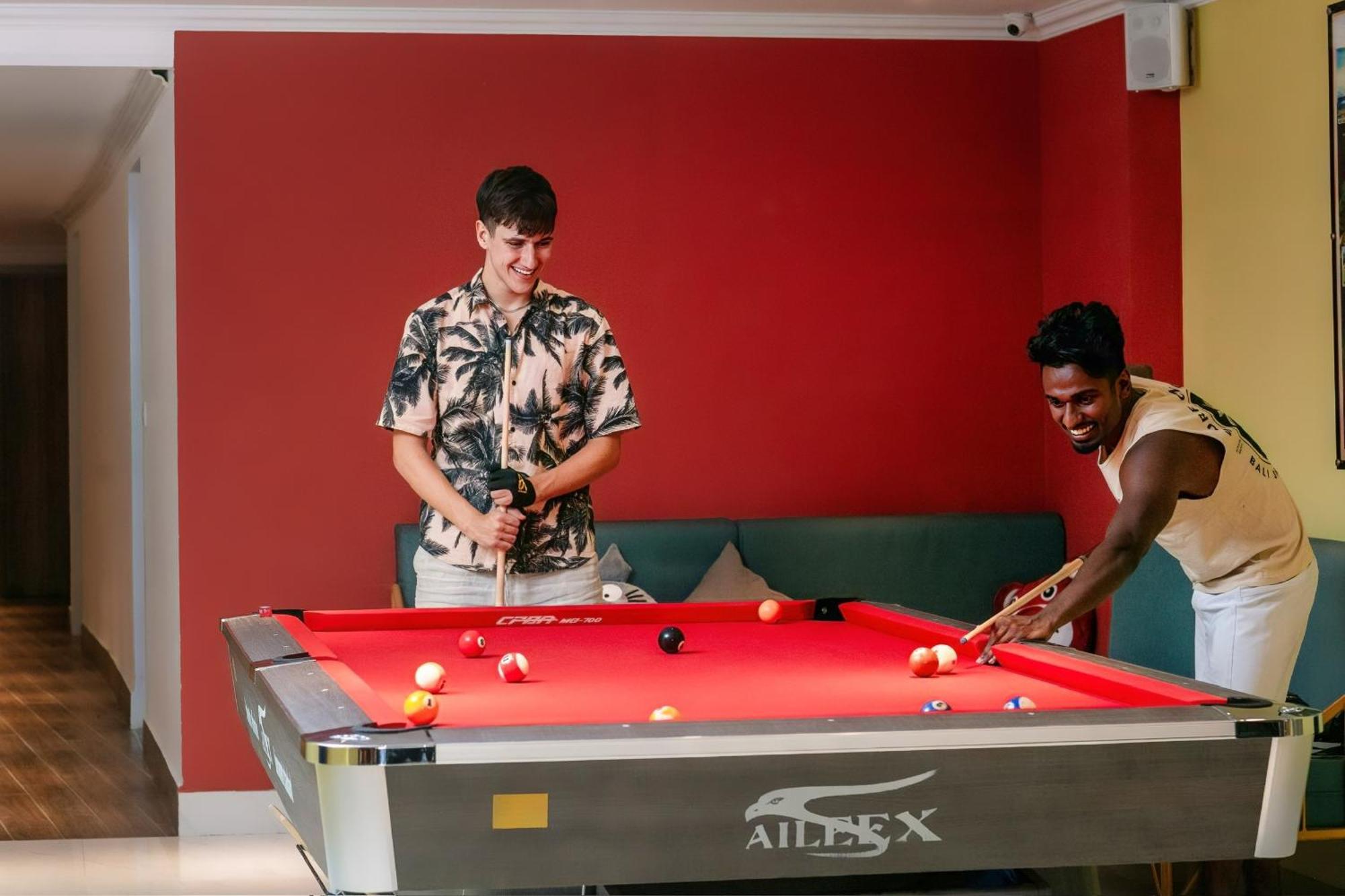 Lakeview Backpackers Hostel & Rooftop Bar Hanoi Bagian luar foto