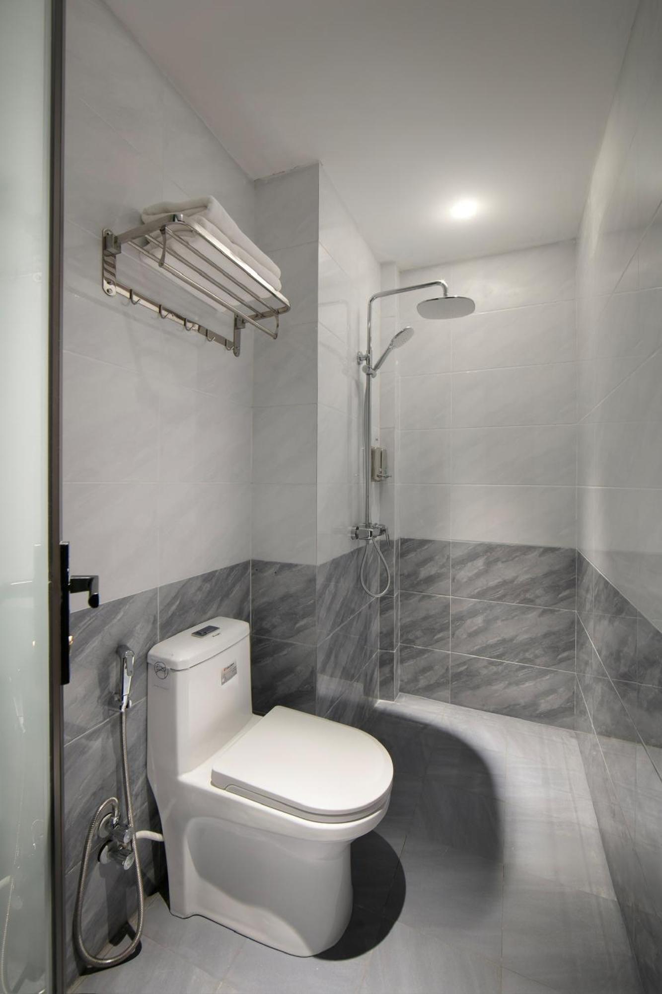 Lakeview Backpackers Hostel & Rooftop Bar Hanoi Bagian luar foto