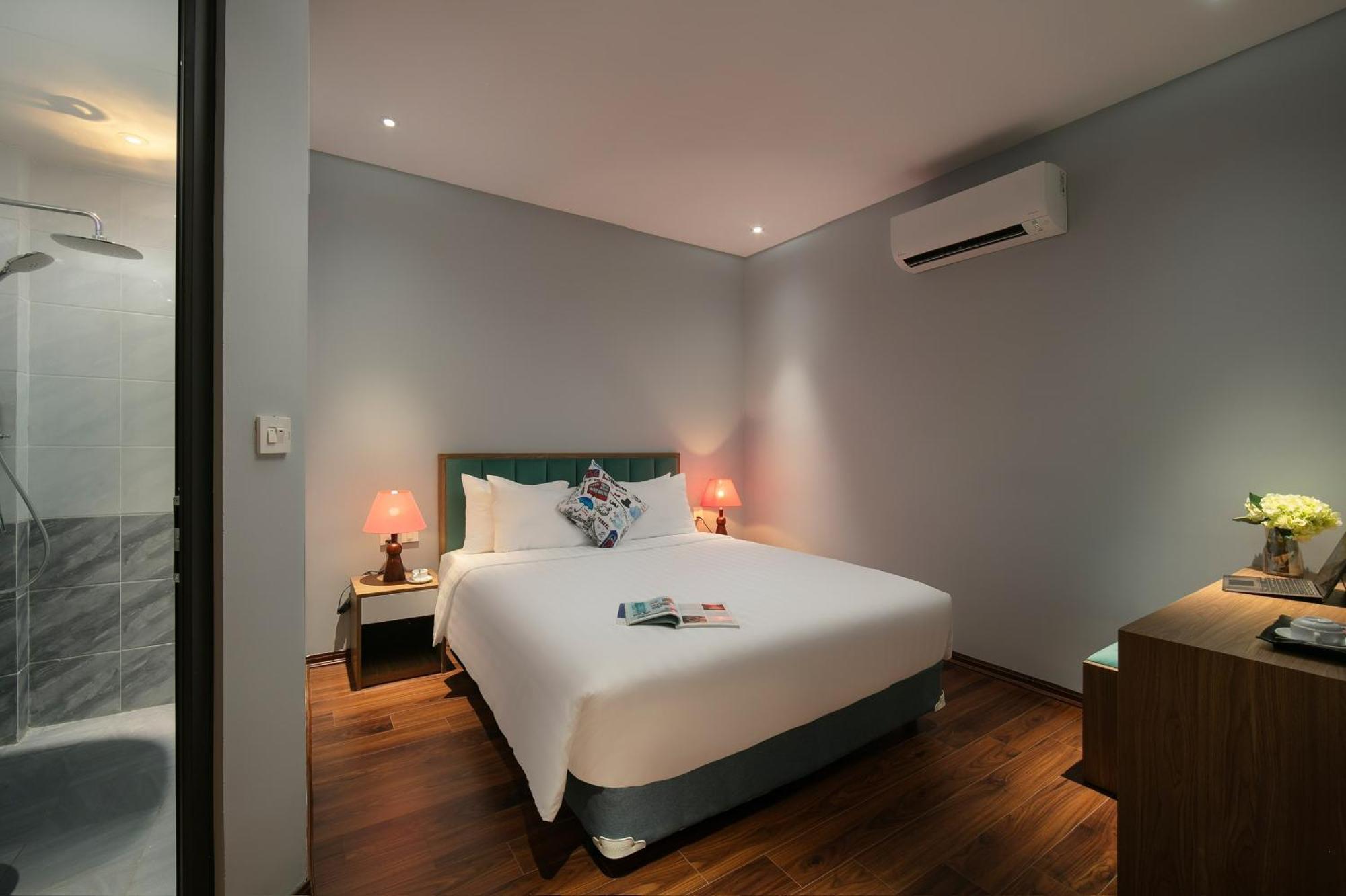 Lakeview Backpackers Hostel & Rooftop Bar Hanoi Bagian luar foto