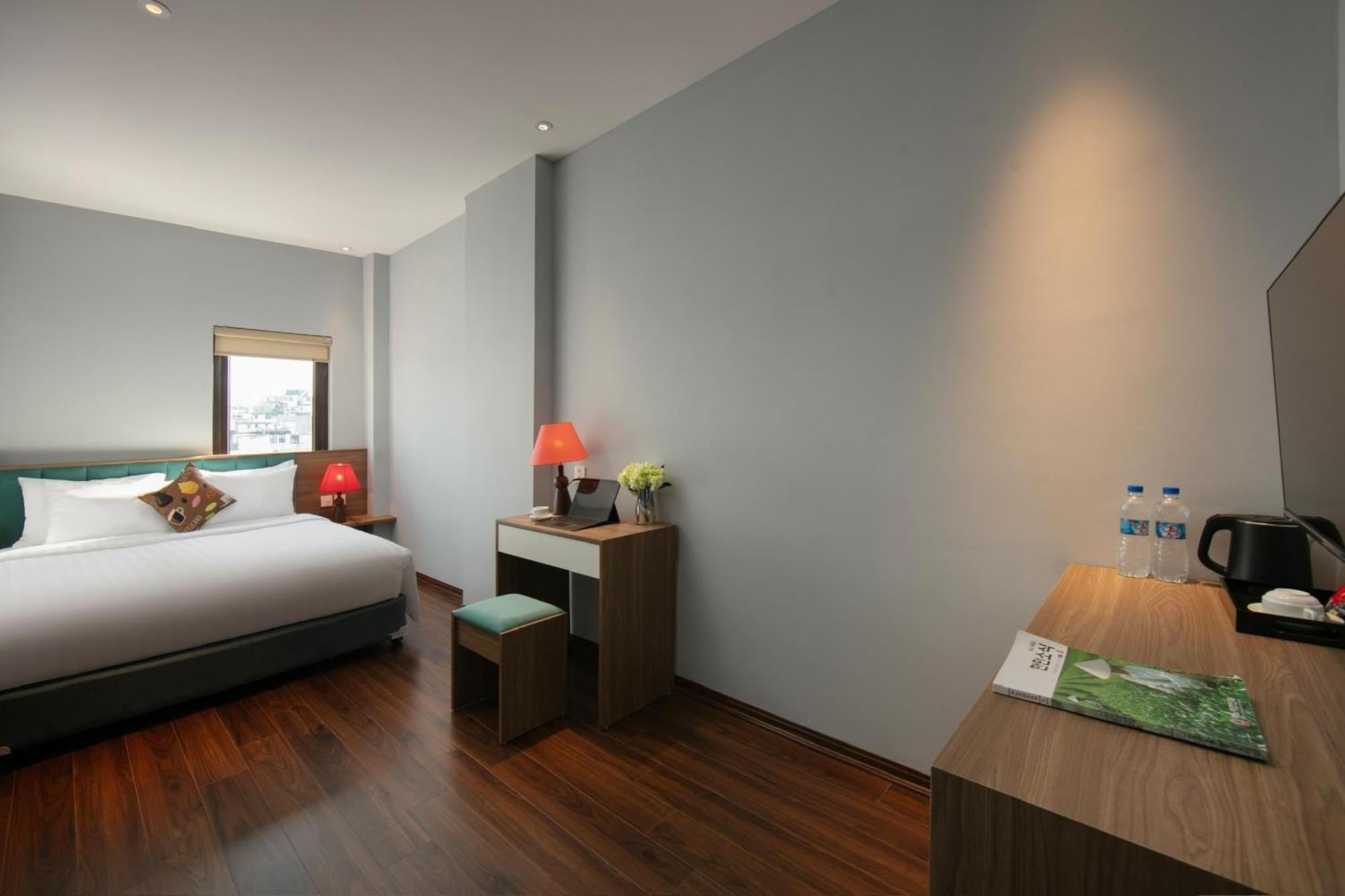 Lakeview Backpackers Hostel & Rooftop Bar Hanoi Bagian luar foto