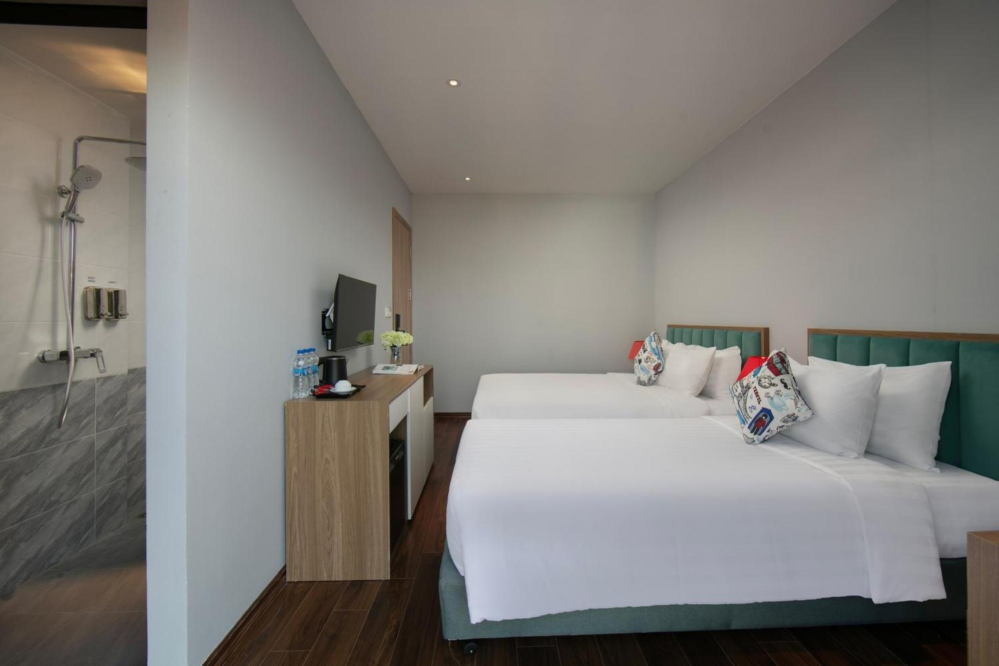 Lakeview Backpackers Hostel & Rooftop Bar Hanoi Bagian luar foto