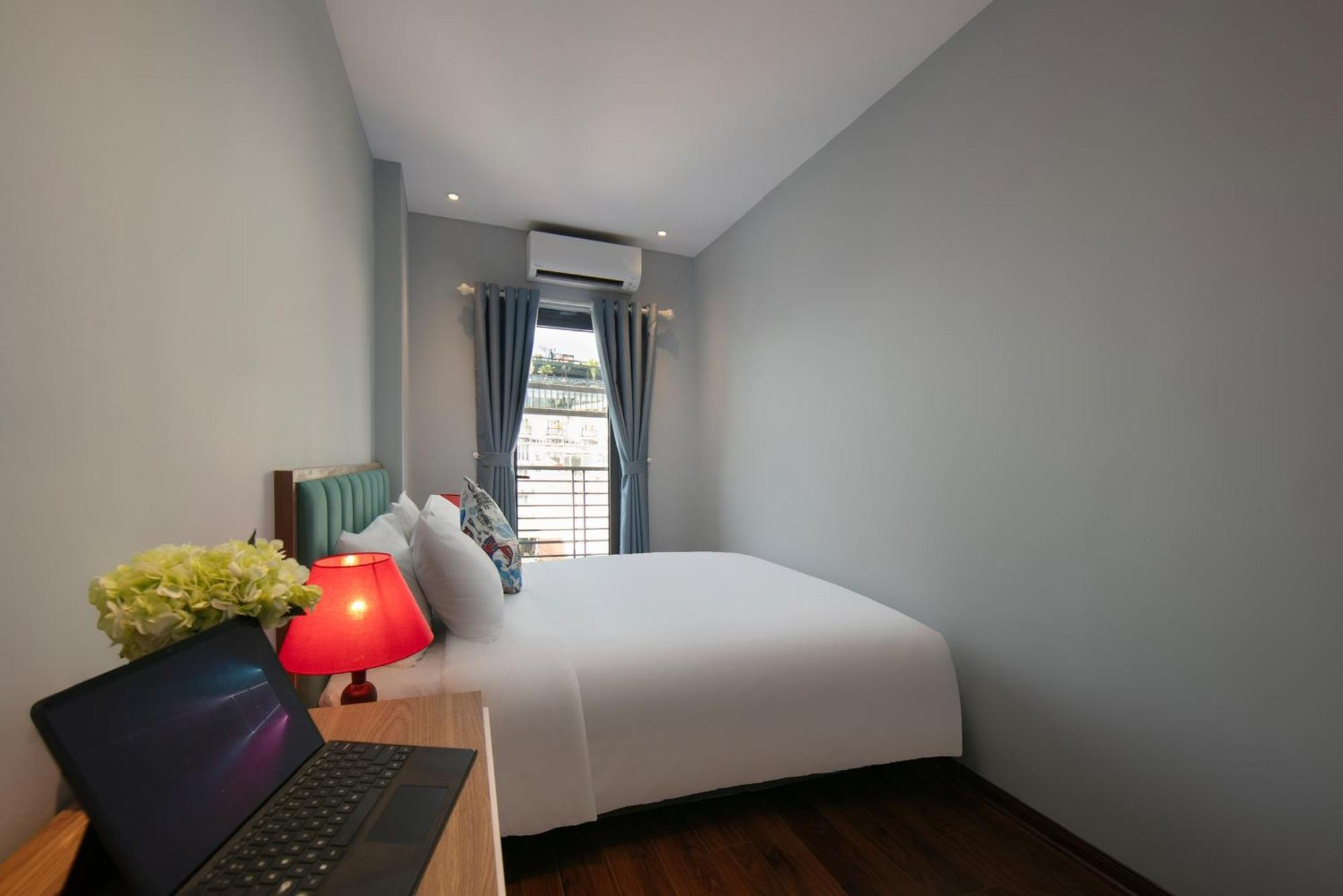 Lakeview Backpackers Hostel & Rooftop Bar Hanoi Bagian luar foto