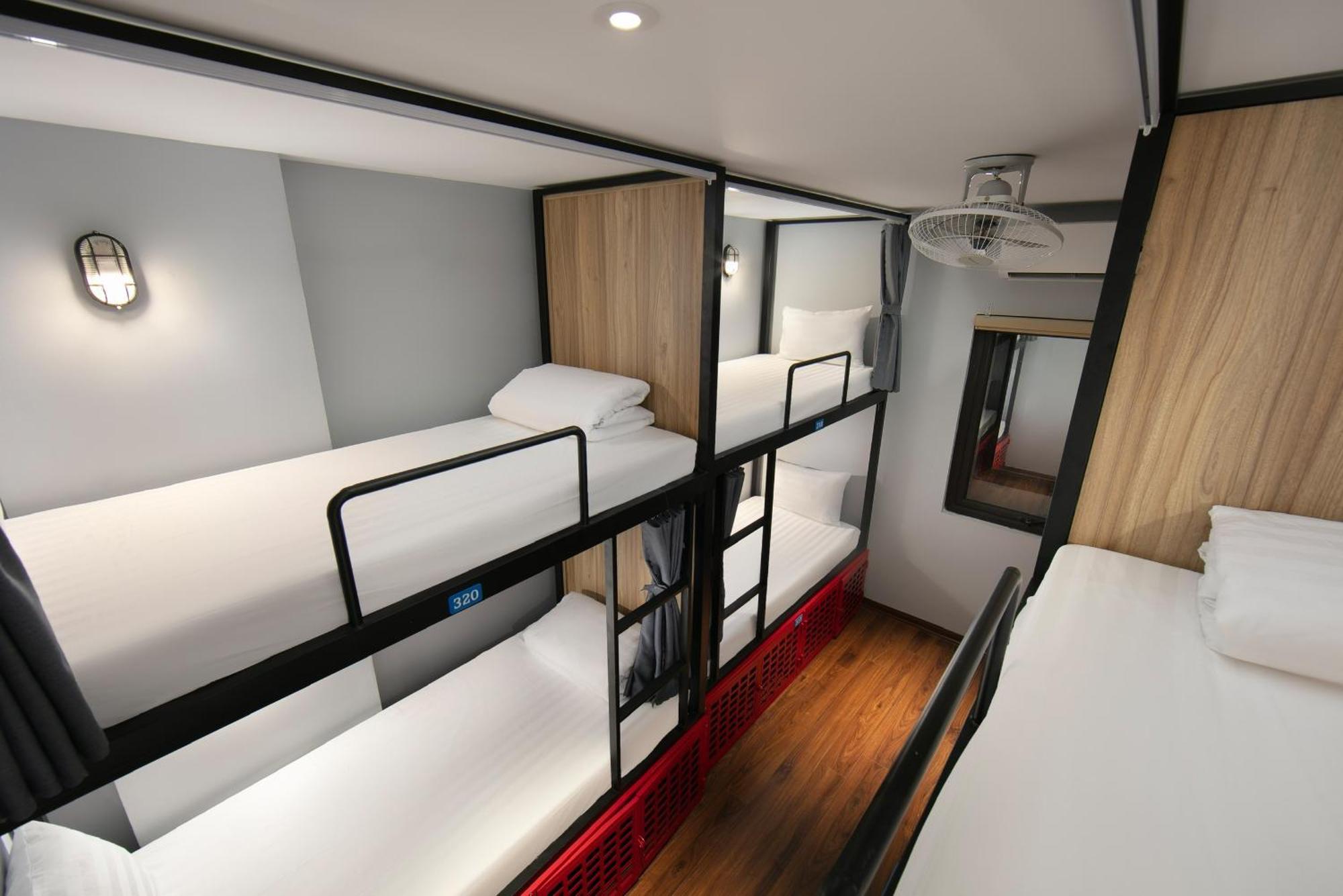 Lakeview Backpackers Hostel & Rooftop Bar Hanoi Bagian luar foto