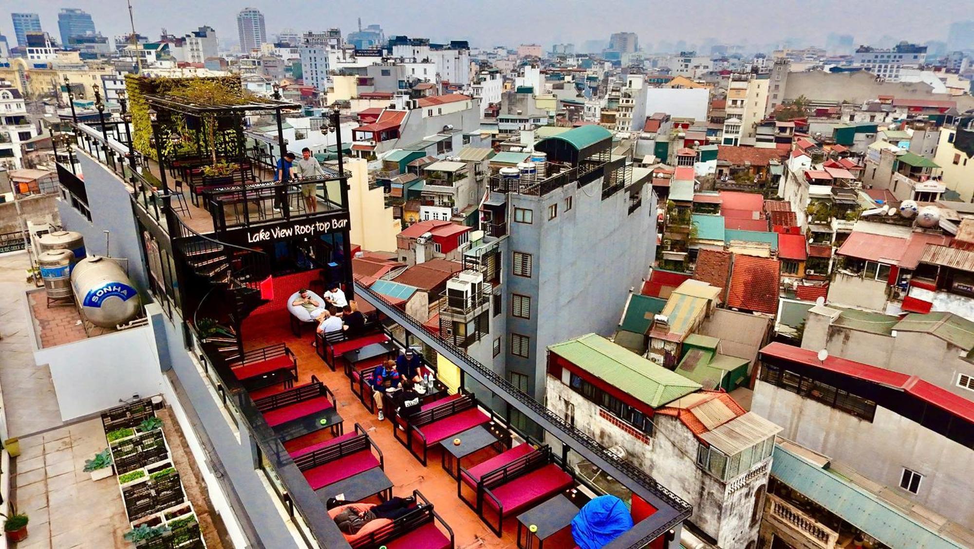 Lakeview Backpackers Hostel & Rooftop Bar Hanoi Bagian luar foto