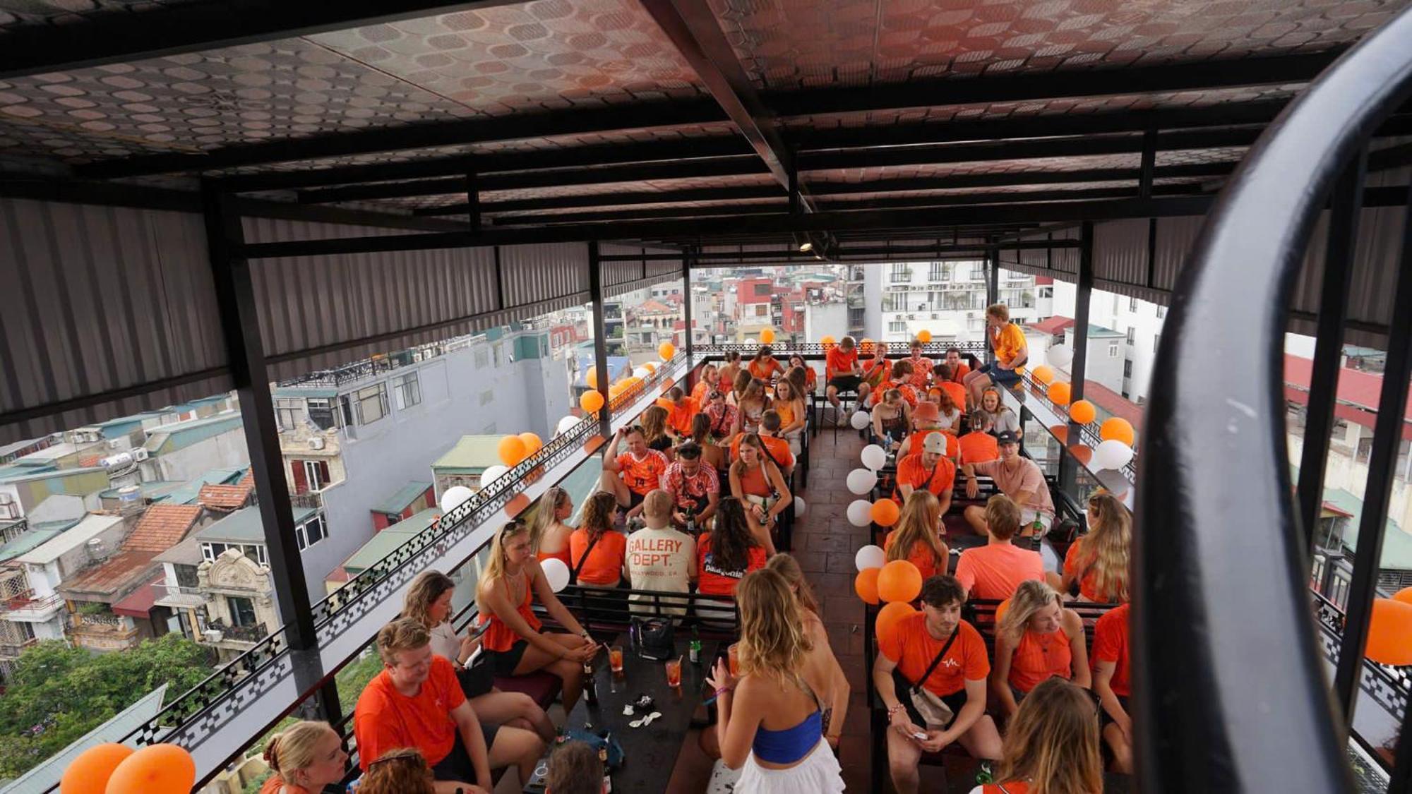 Lakeview Backpackers Hostel & Rooftop Bar Hanoi Bagian luar foto